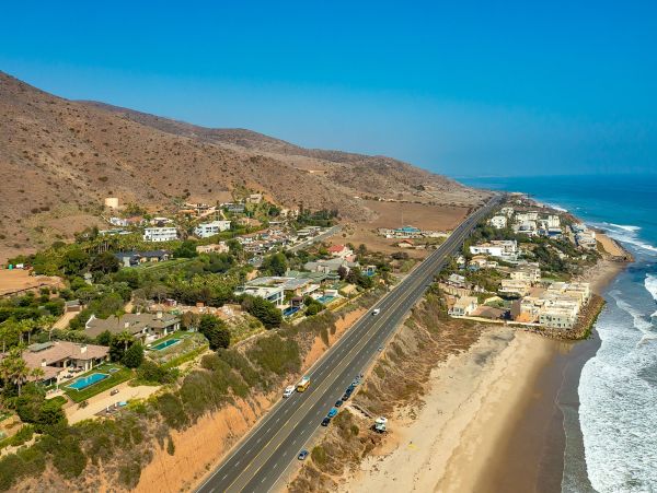 Sensational Luxurious Vacation Home in Malibu 6 Bedrooms