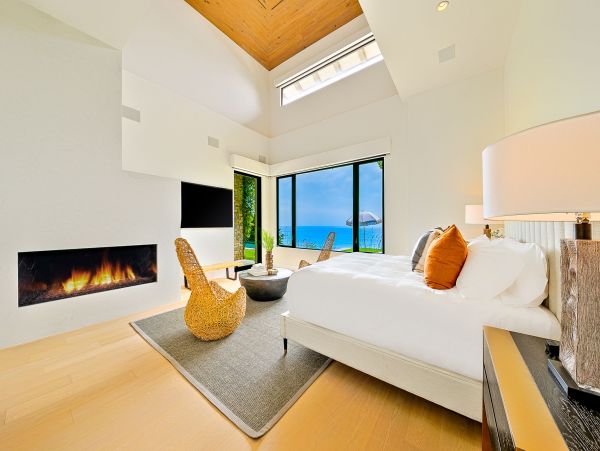 Sensational Luxurious Vacation Home in Malibu 6 Bedrooms