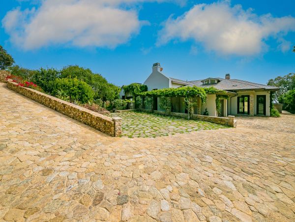 Sensational Luxurious Vacation Home in Malibu 6 Bedrooms