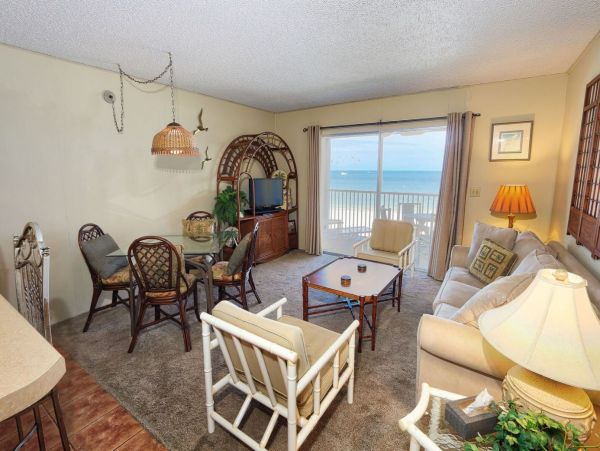 Fort Myers One Bedroom Vacation Condo Right On The Beach