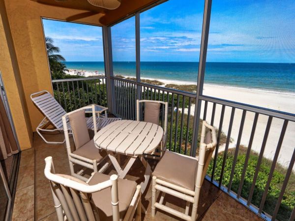 Fort Myers One Bedroom Vacation Condo Right On The Beach