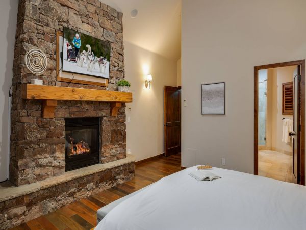 Breckenridge Ski in Ski out Vacation Home Sleeps 18