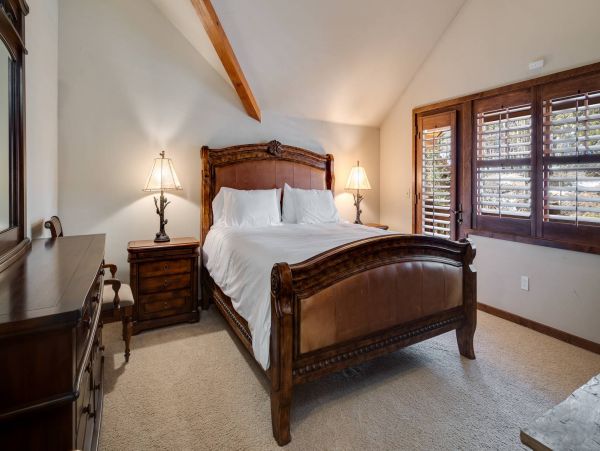 Breckenridge Ski in Ski out Vacation Home Sleeps 18