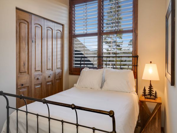 Breckenridge Ski in Ski out Vacation Home Sleeps 18
