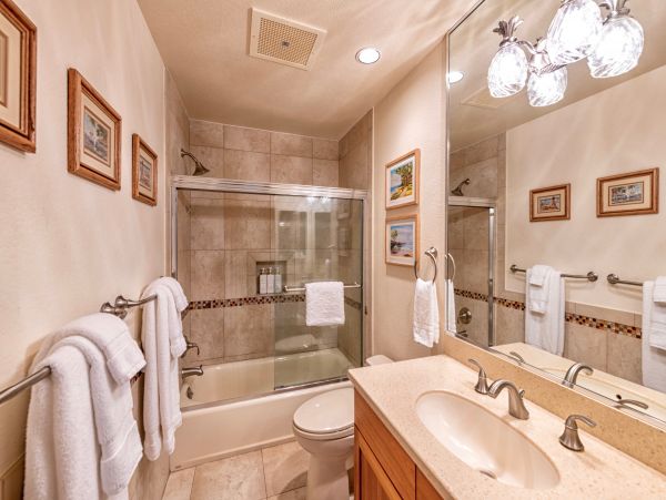 Updated Three Bedroom Vacation Condo in Wailea Walk To Beach
