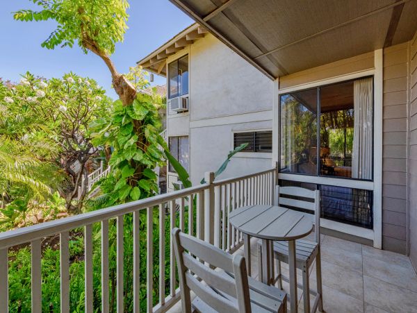 Updated Three Bedroom Vacation Condo in Wailea Walk To Beach