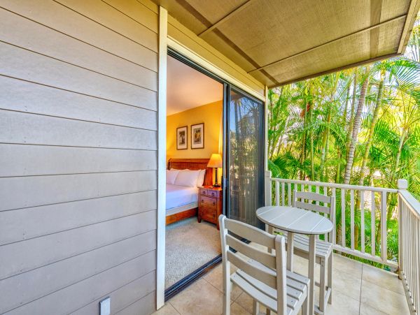 Updated Three Bedroom Vacation Condo in Wailea Walk To Beach