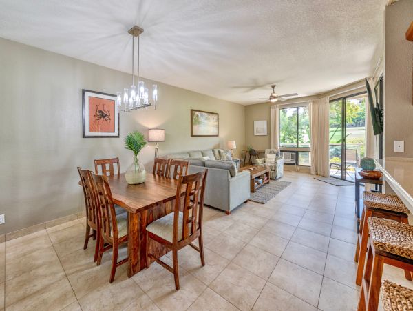 Updated Three Bedroom Vacation Condo in Wailea Walk To Beach