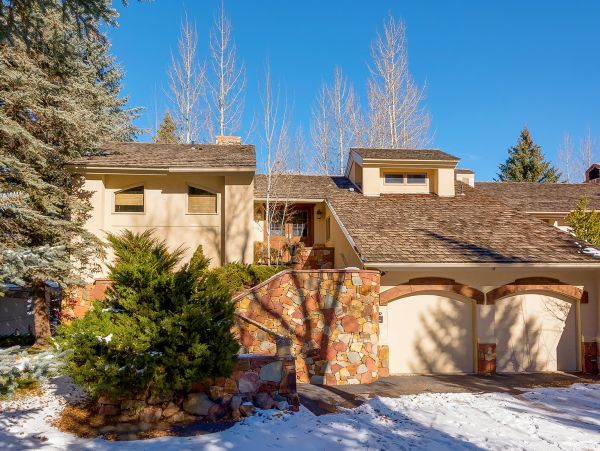 Luxury 4 Bedroom Vacation Home in Arrowhead Village