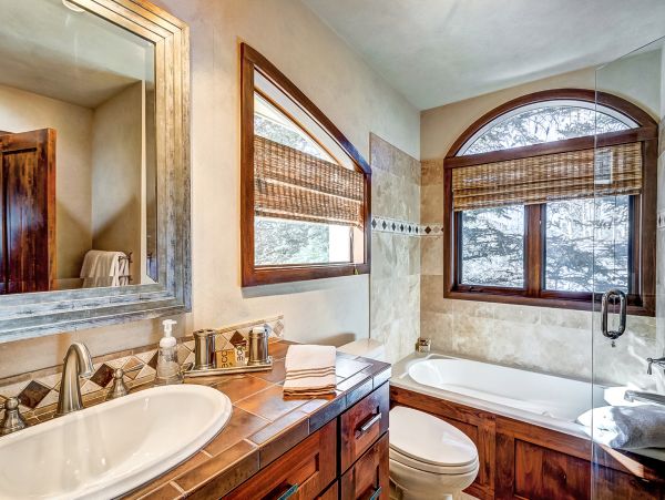 Luxury 4 Bedroom Vacation Home in Arrowhead Village