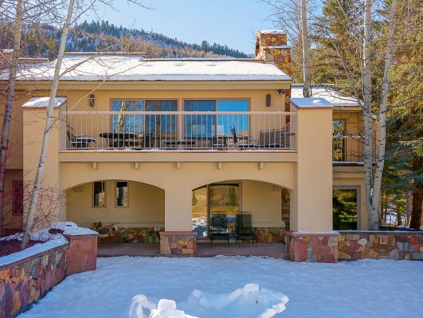 Luxury 4 Bedroom Vacation Home in Arrowhead Village