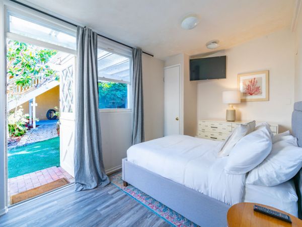 Luxury 3 Bedroom Vacation Home in La Jolla Sleeps 10 Guests