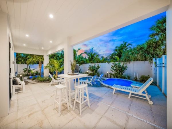 Siesta Key Luxury Vacation Rental - Gulf Coast Family Villa