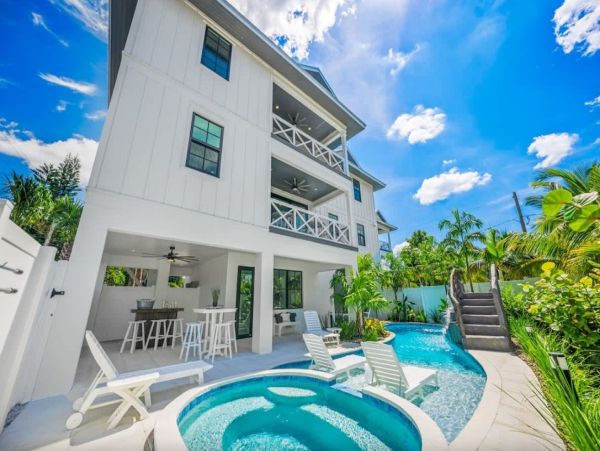 Siesta Key Luxury Vacation Rental - Gulf Coast Family Villa