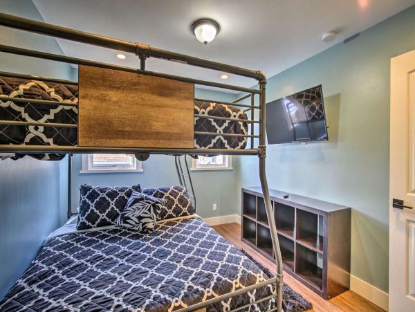 Mission Beach Vacation Home 4 Bedrooms Sleeps 10
