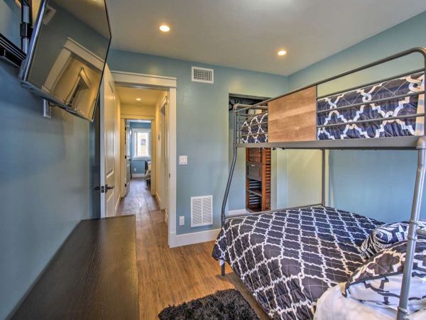 Mission Beach Vacation Home 4 Bedrooms Sleeps 10