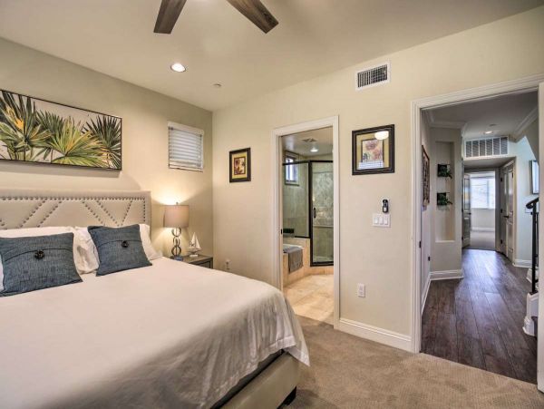 Vacation Rental in Pacific Beach 4 BR, Fireplace & Rooftop Deck