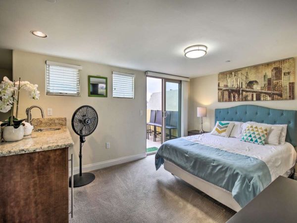 Vacation Rental in Pacific Beach 4 BR, Fireplace & Rooftop Deck
