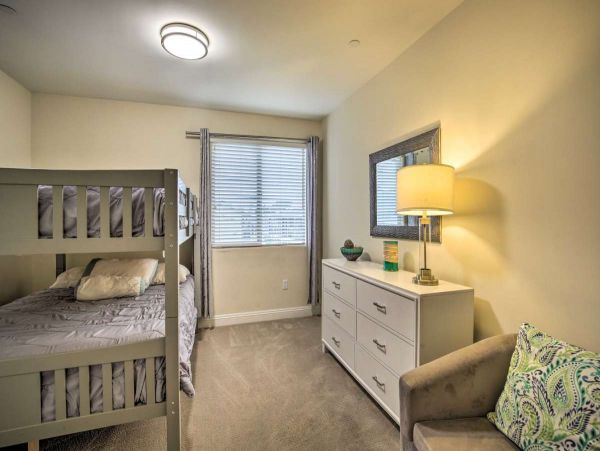 Vacation Rental in Pacific Beach 4 BR, Fireplace & Rooftop Deck