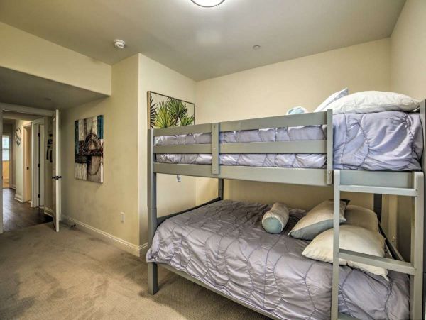 Vacation Rental in Pacific Beach 4 BR, Fireplace & Rooftop Deck