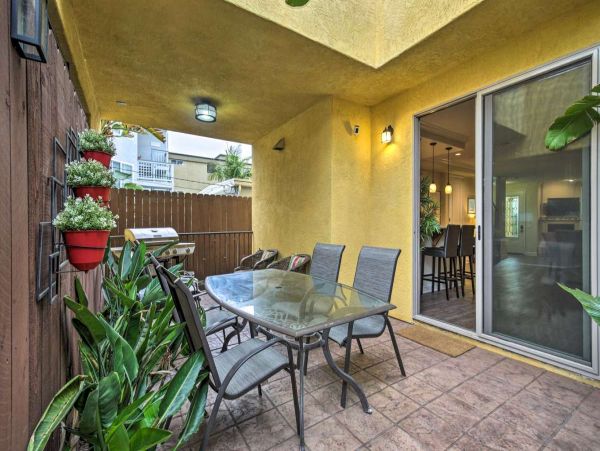 Vacation Rental in Pacific Beach 4 BR, Fireplace & Rooftop Deck