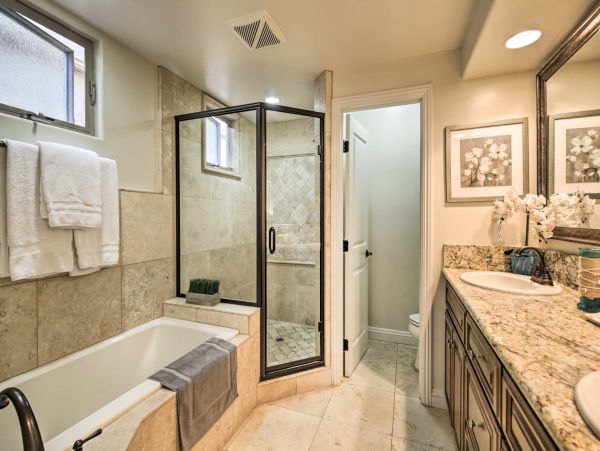 Vacation Rental in Pacific Beach 4 BR, Fireplace & Rooftop Deck
