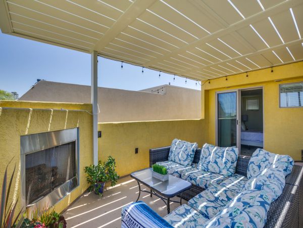 Vacation Rental in Pacific Beach 4 BR, Fireplace & Rooftop Deck