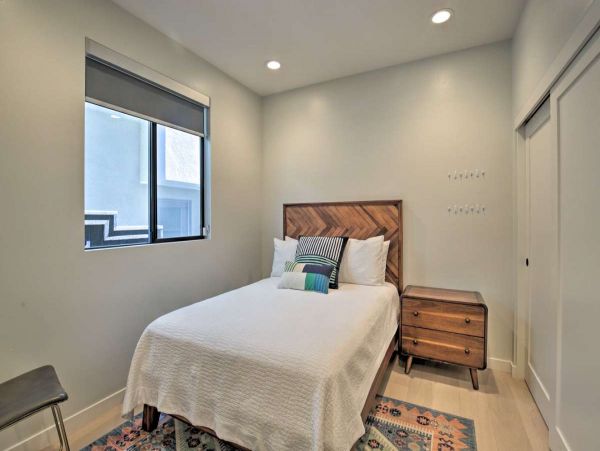 San Diego Beach Communities North Home 998004