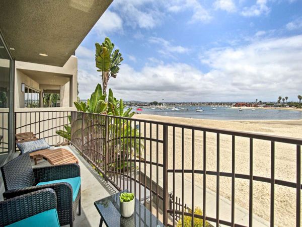 Bay Beachfront Three Bedroom Vacation Townhome in Mission Beach