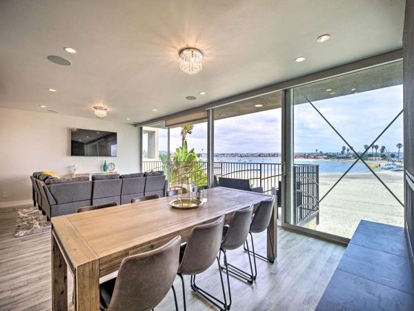 Bay Beachfront Three Bedroom Vacation Townhome in Mission Beach
