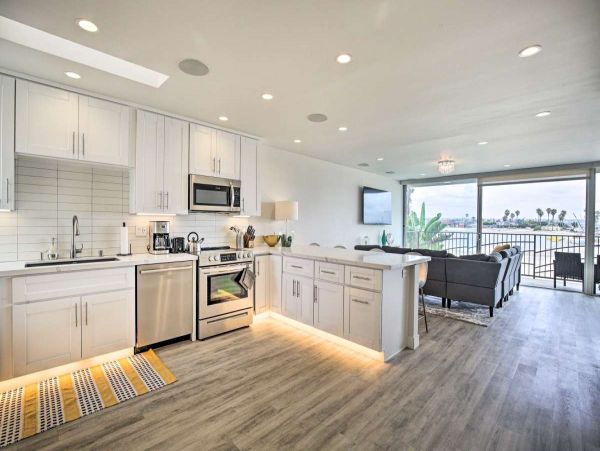 Bay Beachfront Three Bedroom Vacation Townhome in Mission Beach