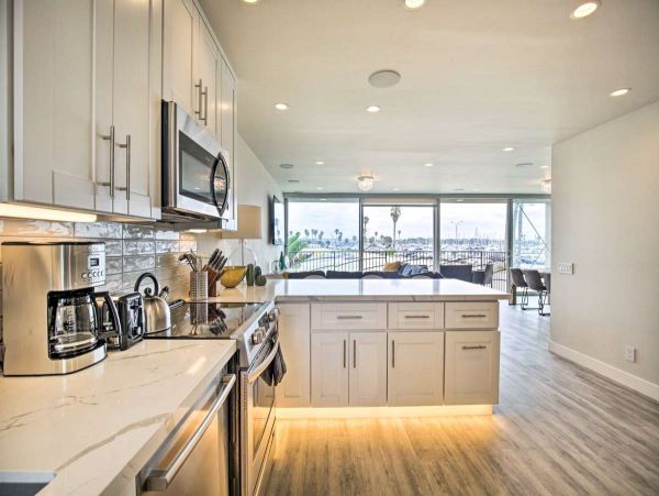 Bay Beachfront Three Bedroom Vacation Townhome in Mission Beach