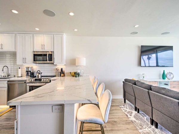 Bay Beachfront Three Bedroom Vacation Townhome in Mission Beach