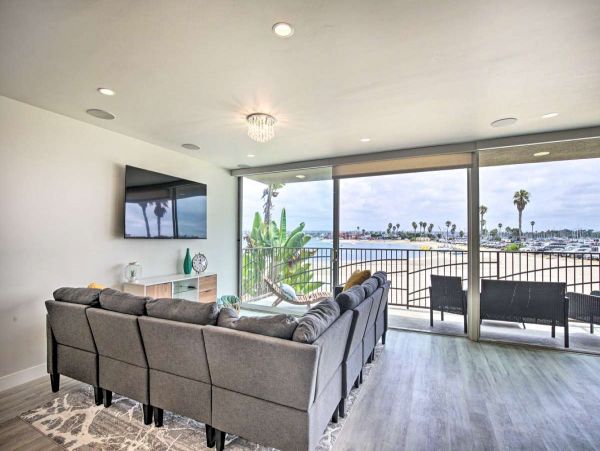 Bay Beachfront Three Bedroom Vacation Townhome in Mission Beach