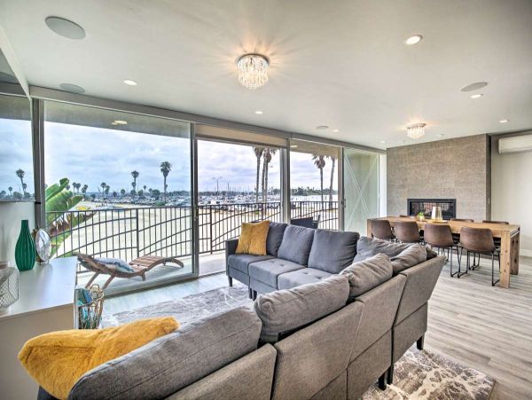 Bay Beachfront Three Bedroom Vacation Townhome in Mission Beach