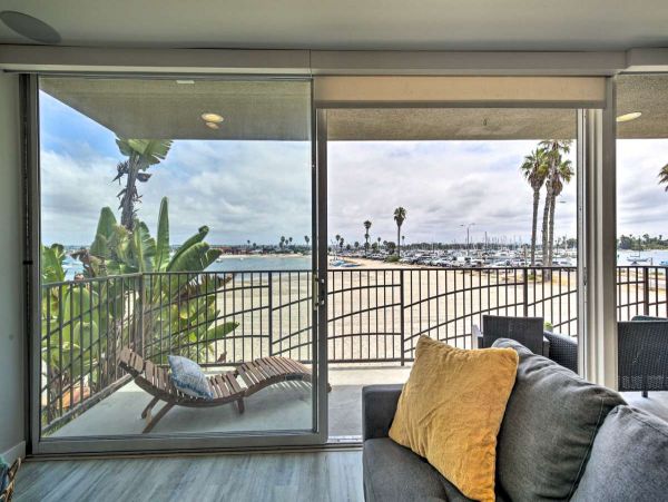 Bay Beachfront Three Bedroom Vacation Townhome in Mission Beach
