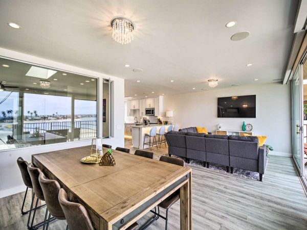 Bay Beachfront Three Bedroom Vacation Townhome in Mission Beach