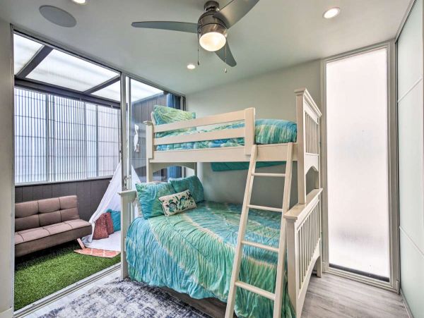 Bay Beachfront Three Bedroom Vacation Townhome in Mission Beach