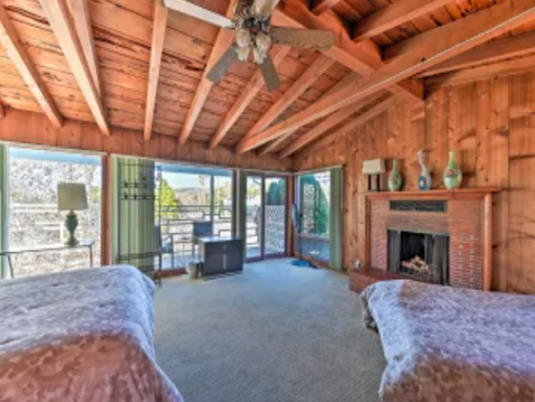 Two Houses & a Detached Studio For Large Groups