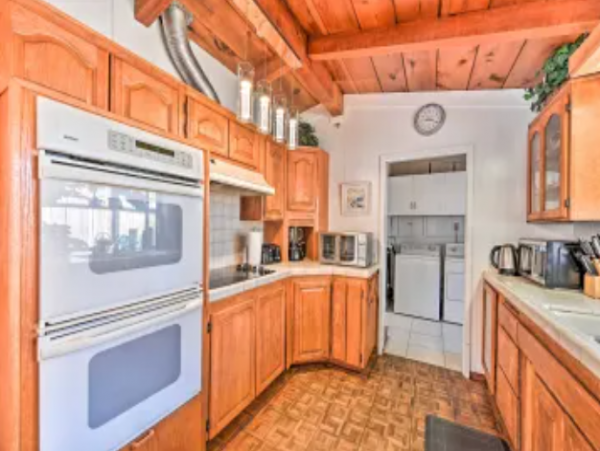 Two Houses & a Detached Studio For Large Groups