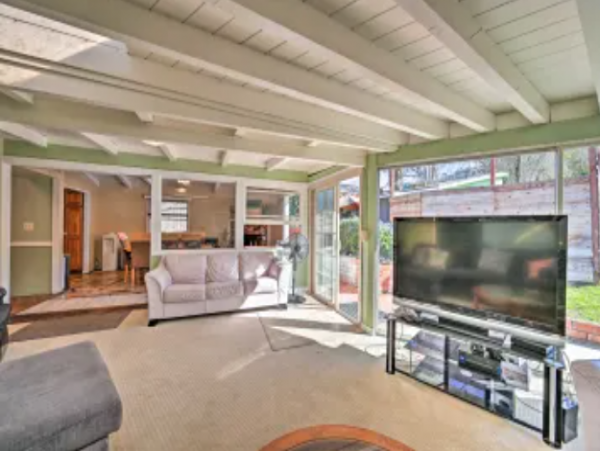 Two Houses & a Detached Studio For Large Groups