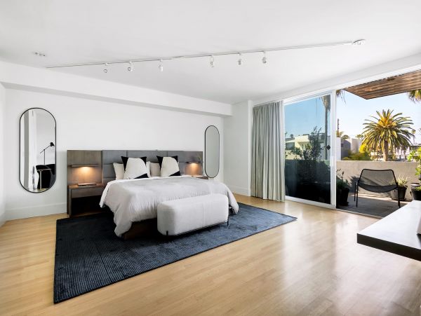 Venice Beach Home 998028