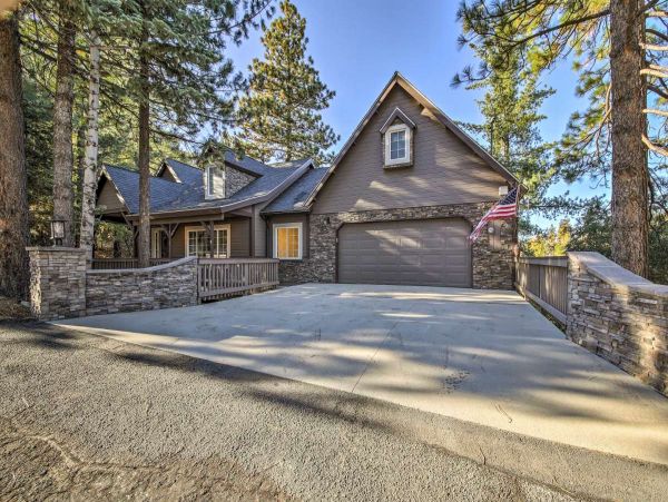 Lake Arrowhead 6 Bedroom Home with Game Room
