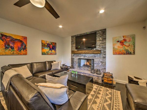 Lake Arrowhead 6 Bedroom Home with Game Room
