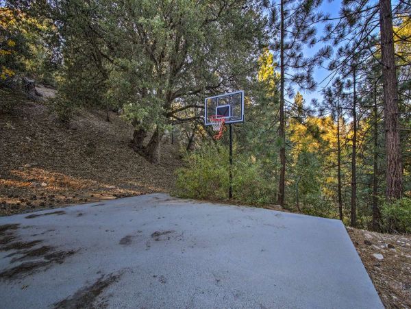 Lake Arrowhead 6 Bedroom Home with Game Room