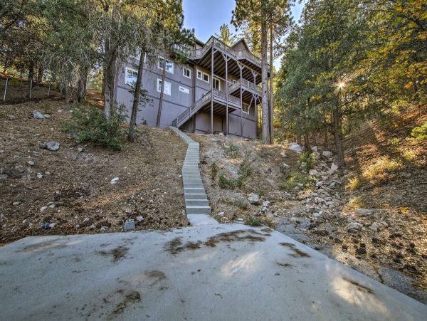 Lake Arrowhead 6 Bedroom Home with Game Room