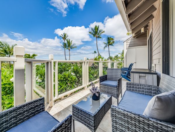 Two Bedroom Vacation Condo with Communal Pool