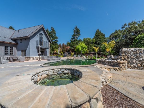 Santa Cruz County Home 998235