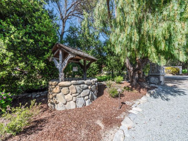 Santa Cruz County Home 998235