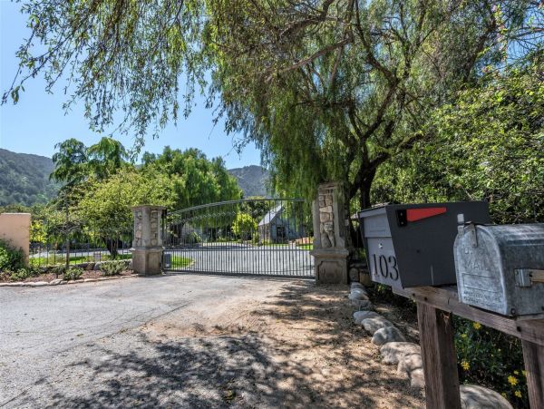 Santa Cruz County Home 998235